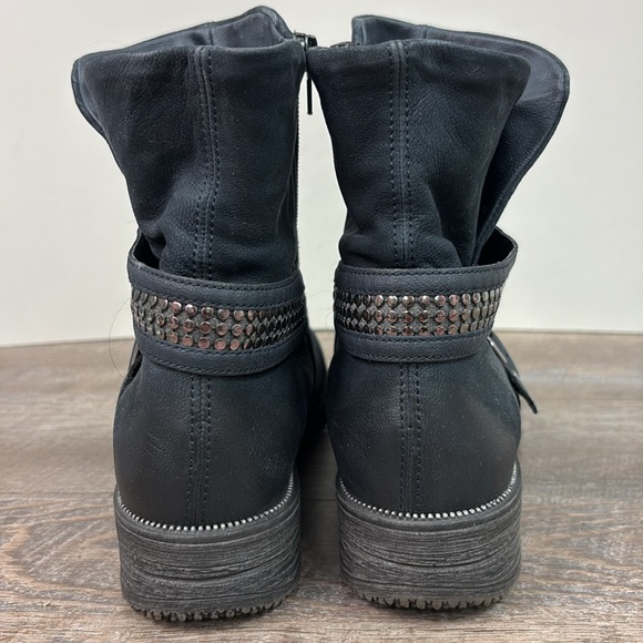 Stylish Black Ankle Boots - Picture 3 of 12